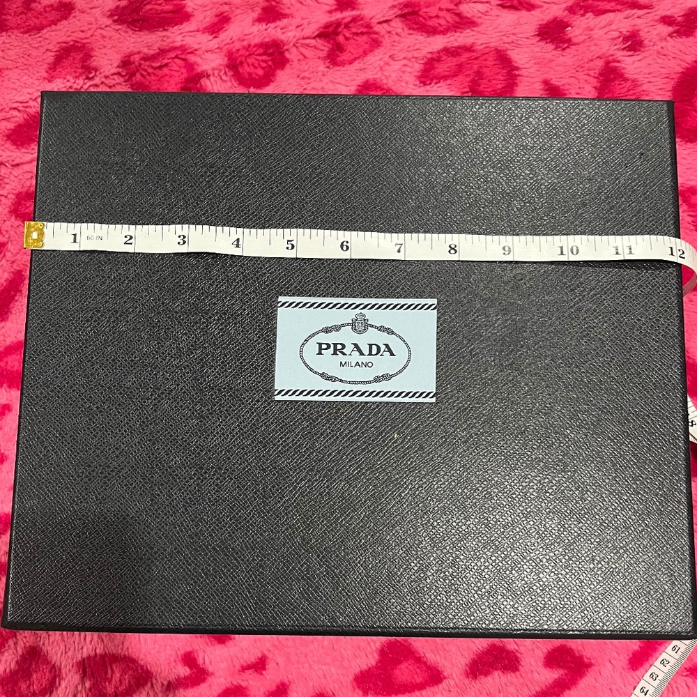 Prada Box - Picture 2 of 4